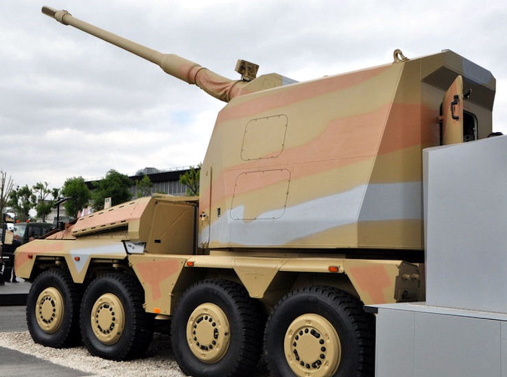 Boxer_RCH_155_German_Self-Propelled_Howitzer_(b).jpg