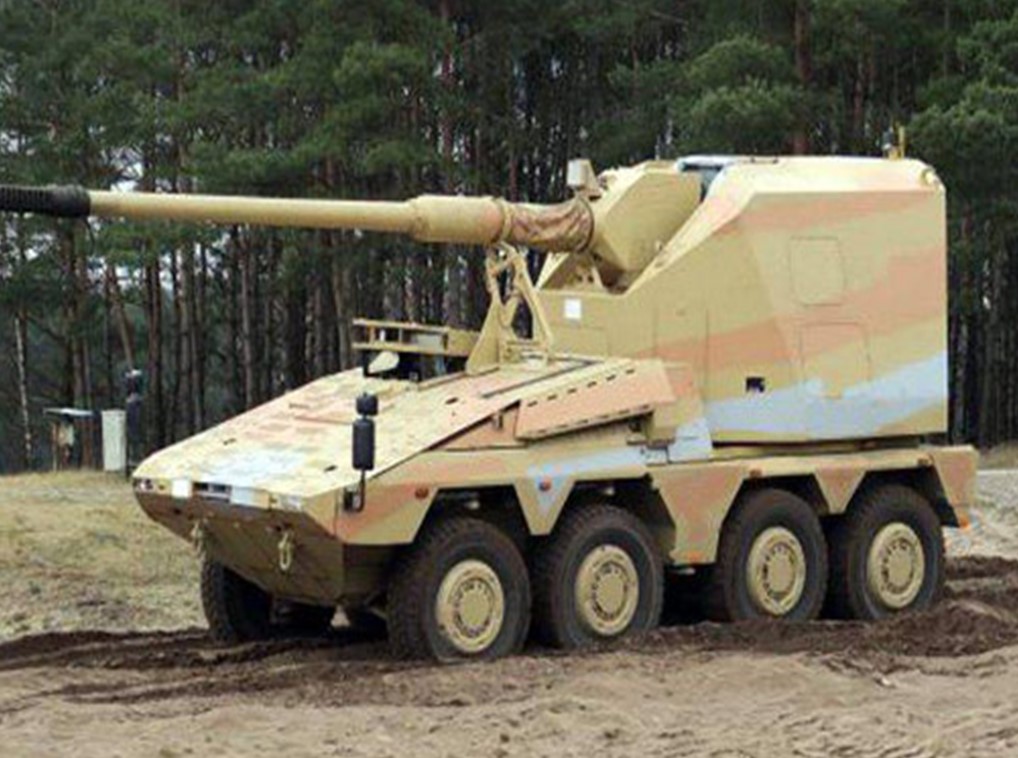 Boxer_RCH_155_German_Self-Propelled_Howitzer_(a).jpg