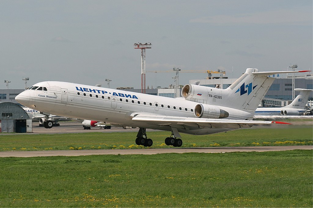 Yak-42(A).jpg