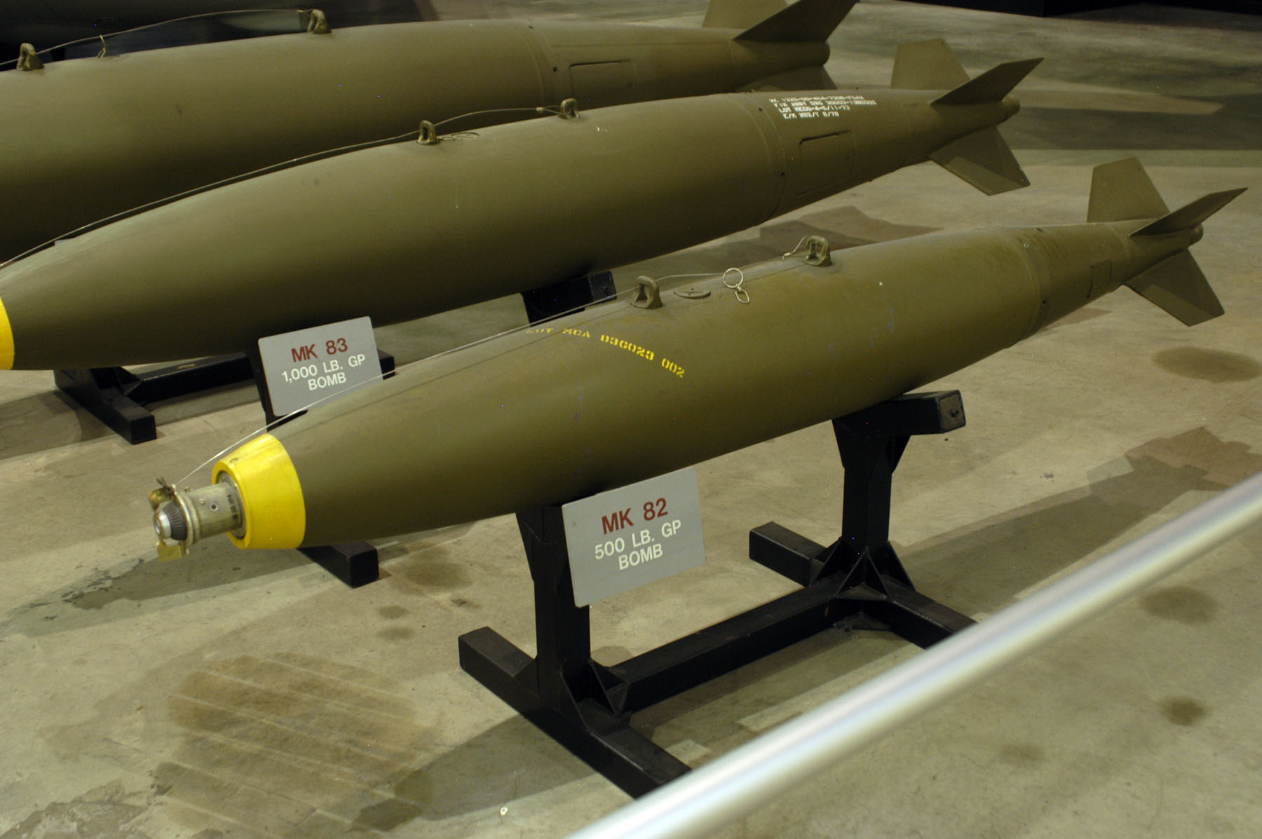 Mark_82_bomb(B).jpg