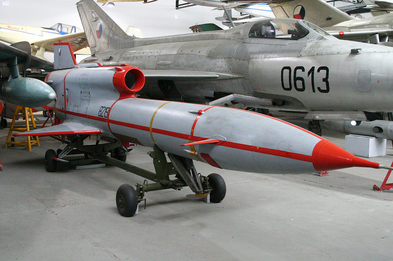 Tupolev_Tu-143_(C).jpg