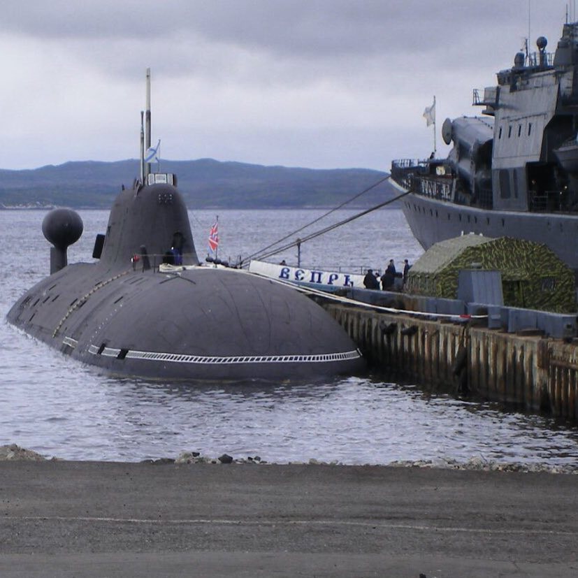 Akula_II_Class_SSN_(C).jpg
