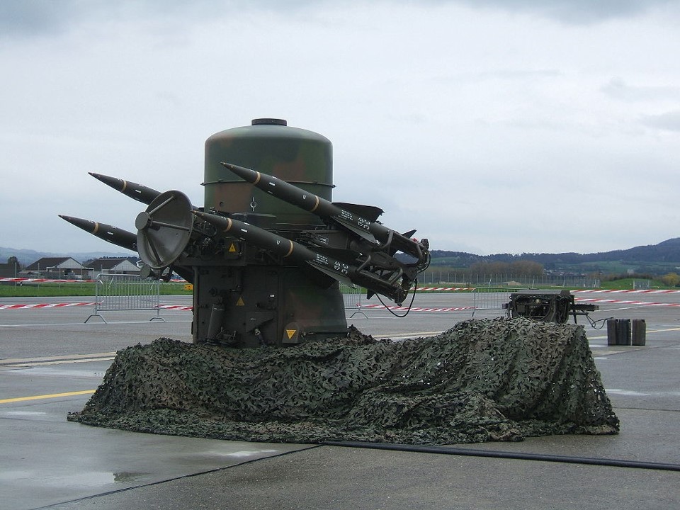 Rapier_is_a_surface-to-air_missile_(AA).jpg