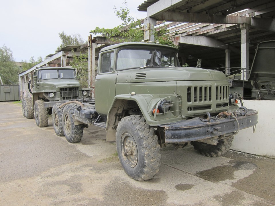 ZIL131_Truck_(AA).jpg