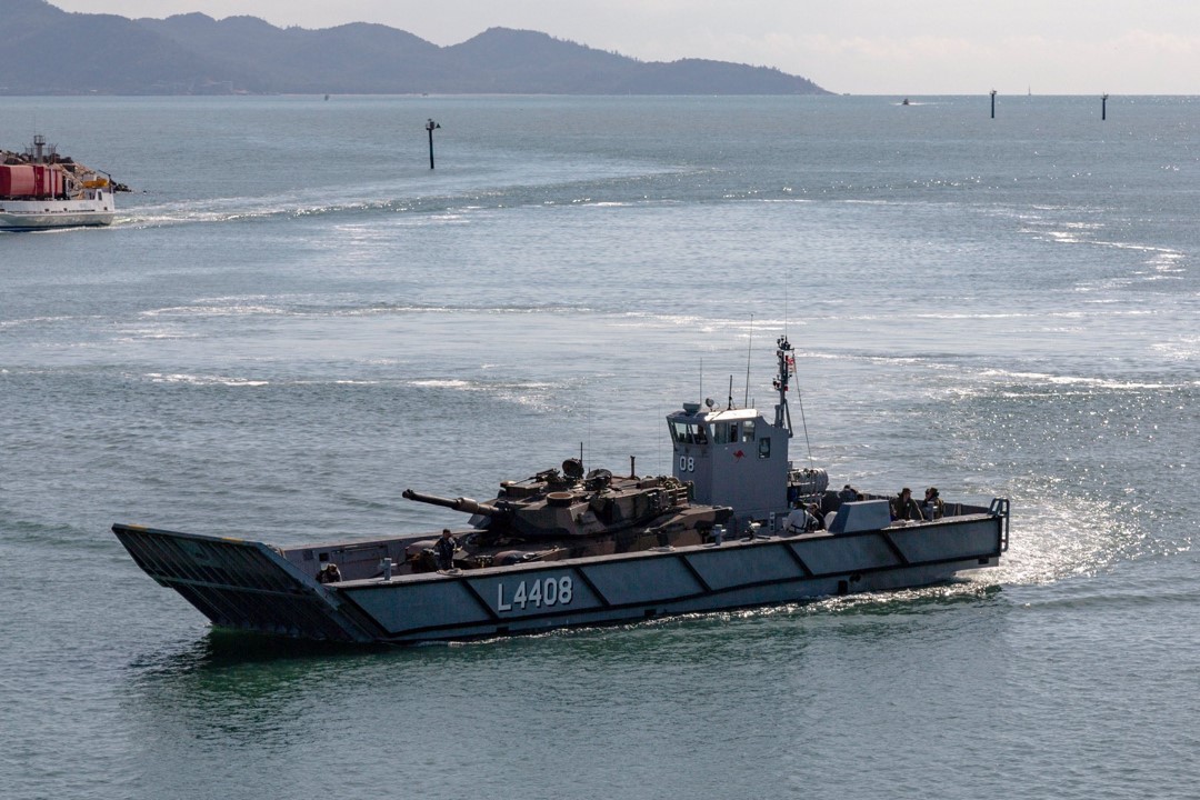 LLC_(LHD_Landing_Craft)_(B).jpg