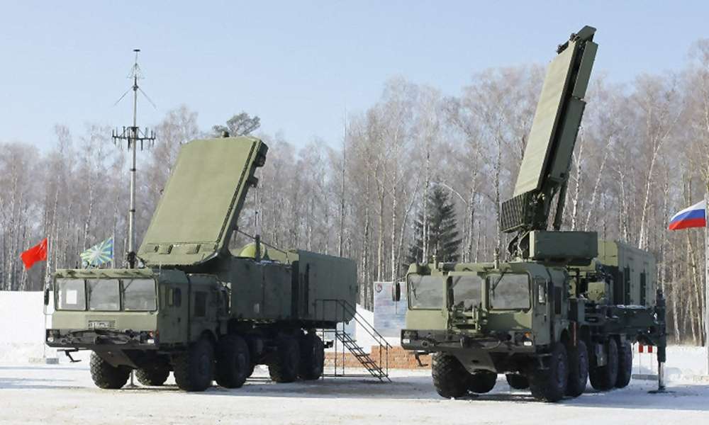 Figure 1: 92N6E “Grave Stone” missile control radar and 96N6E “Cheese Board” acquisition radar
