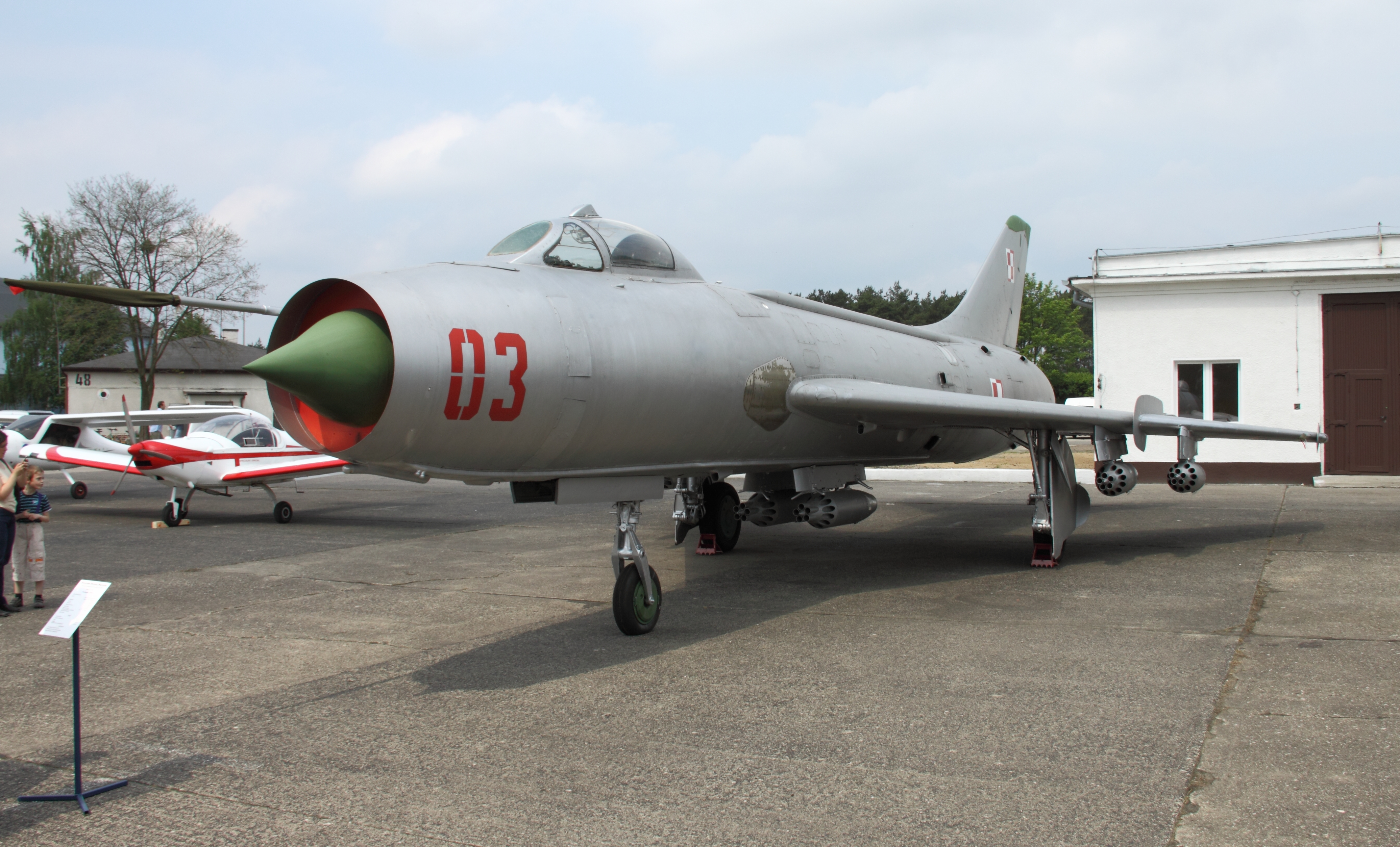 Su-7_Fitter_ground-attack_fighter(B).jpg