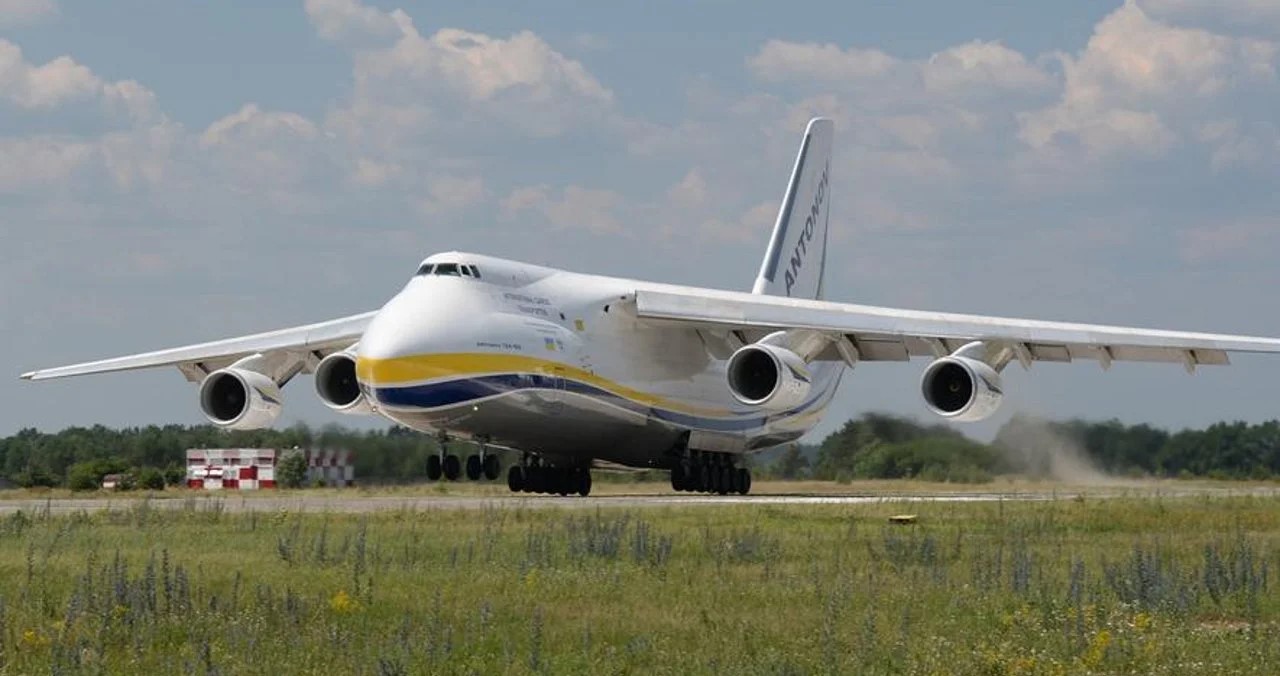 An124_Russian_Airlift_(A).jpg