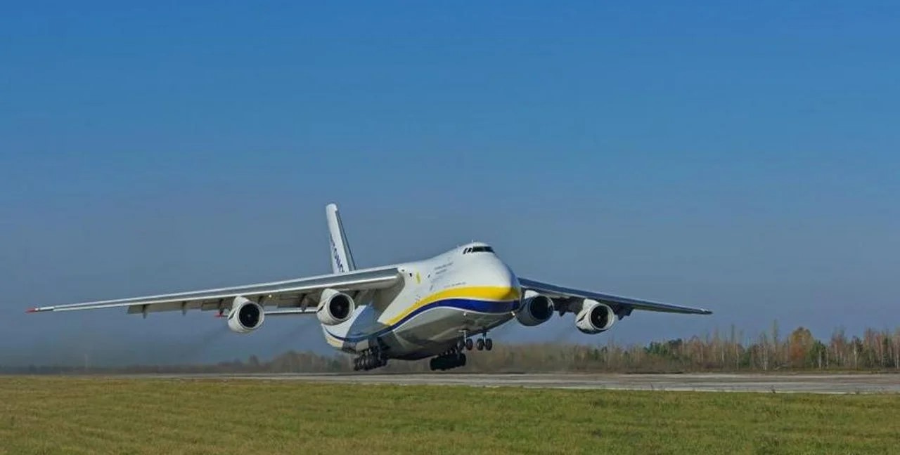 An124_Russian_Airlift_(B).jpg