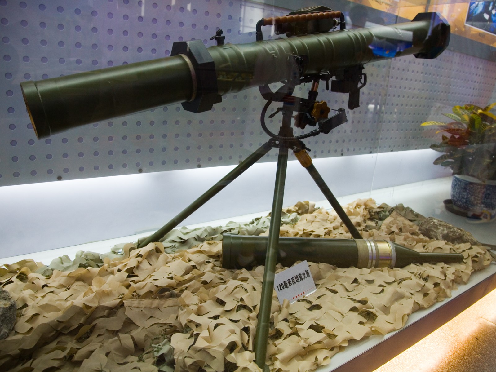PF-98_(Type_98)_ATGM_(C).jpg