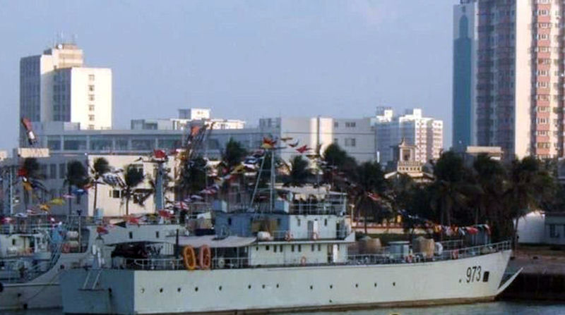 Type_079_landing_ship_medium(C).jpg