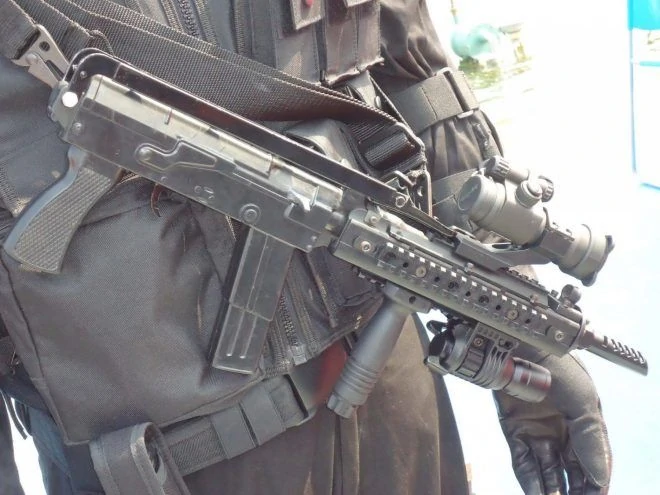Type_79_sub-machine_gun_(C).png