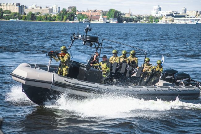 BK-10_with_troops_(2).jpg