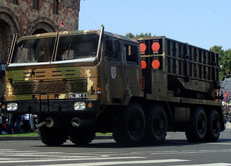 Chinese 273-mm Multiple Rocket Launcher WM-80.jpg
