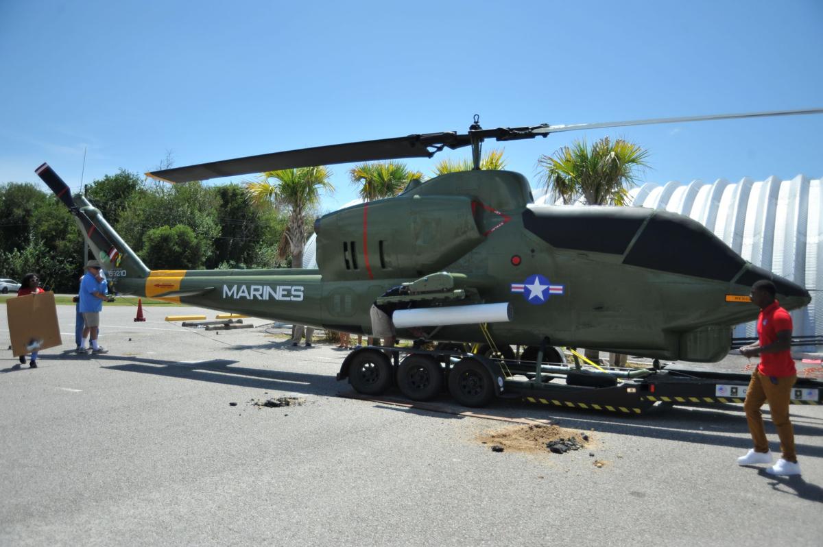 Ah-1J_(B).jpg