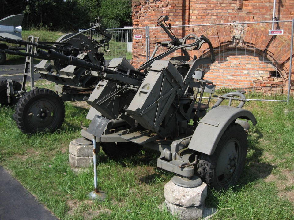PKM2_Polish_Gun_(CC).jpg