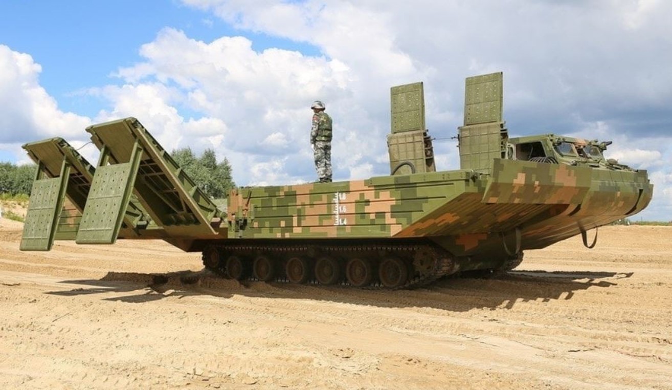 GZM-003_Self-propelled_Pontoon_Bridge_(BB).jpg