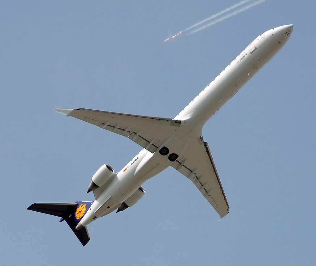 CRJ900_Canada(A).jpg