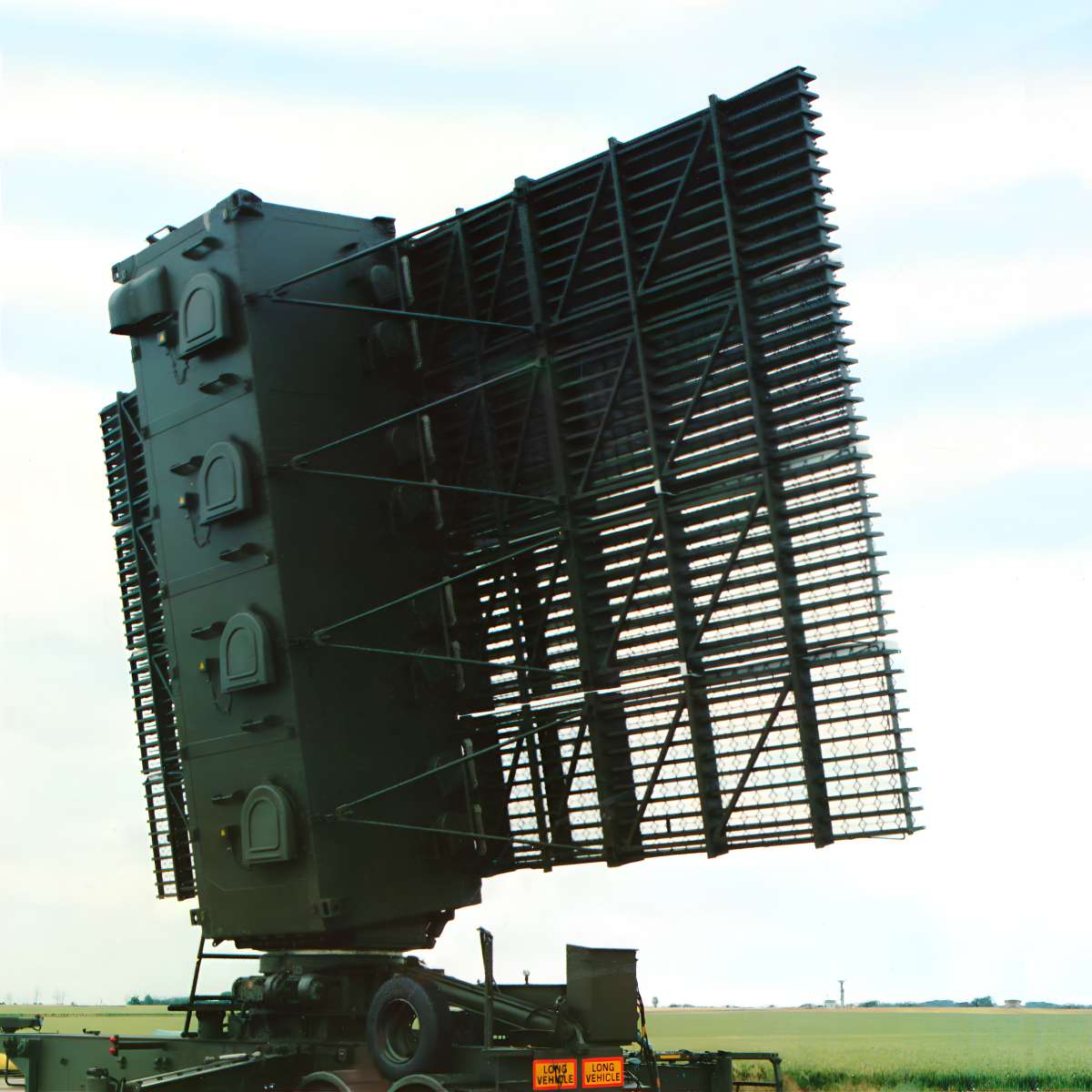 Figure 1: Marconi “Martello” solid-state 3D Radar