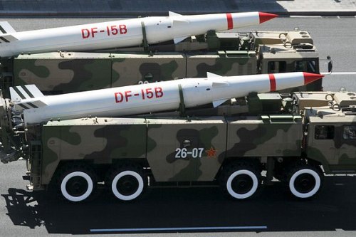 DF-15_on_parade.jpg