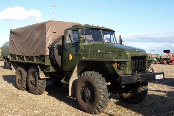 Ural-4320_Russian_6x6_(C).jpg