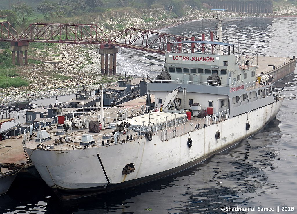 Type_074_landing_ship(B).jpg