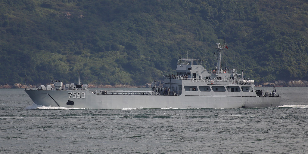 Type_074_landing_ship(E).jpg