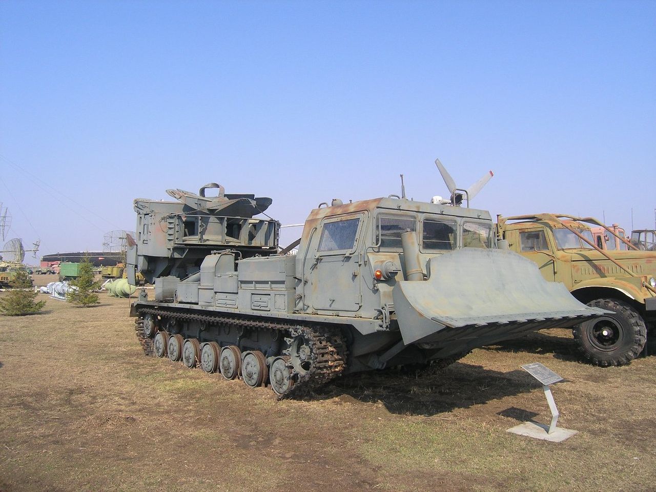 MDK-3_ditching_machine_at_the_Togliatti_Technical_Museum.jpg