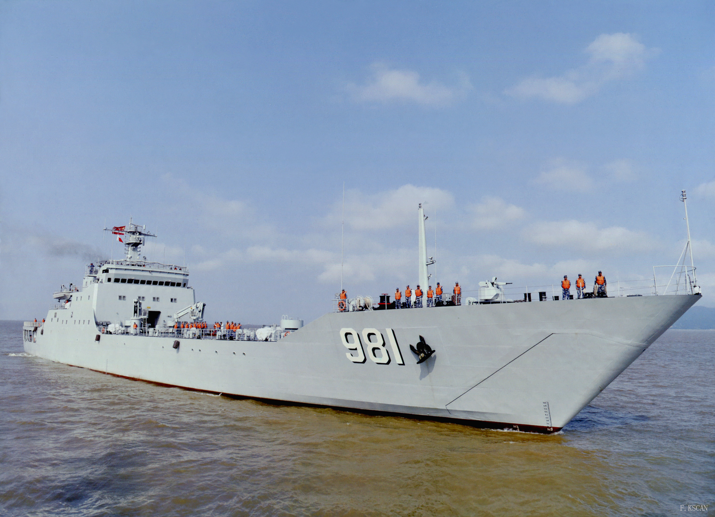 Type_072A-Class_(Yuting_II_Class)_(CC).jpg