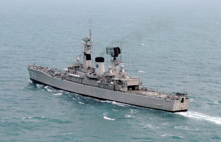 Ahmad_Yani-class_frigate(C).jpg