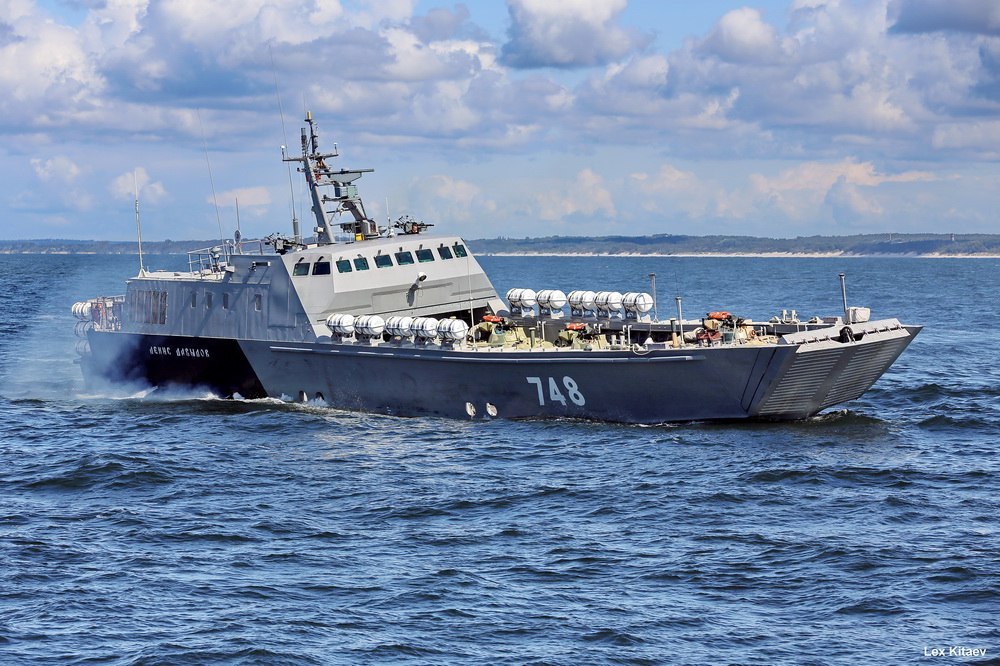 Dyugon-class_landing_craft_(B).jpg