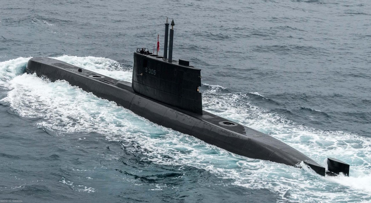 Ula_Class_(Type_210_Class)_(A).jpg