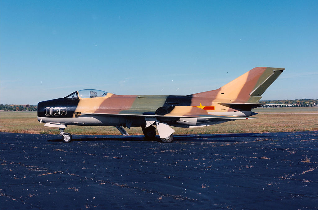 Mikoyan-Gurevich_MiG-19(C).jpg