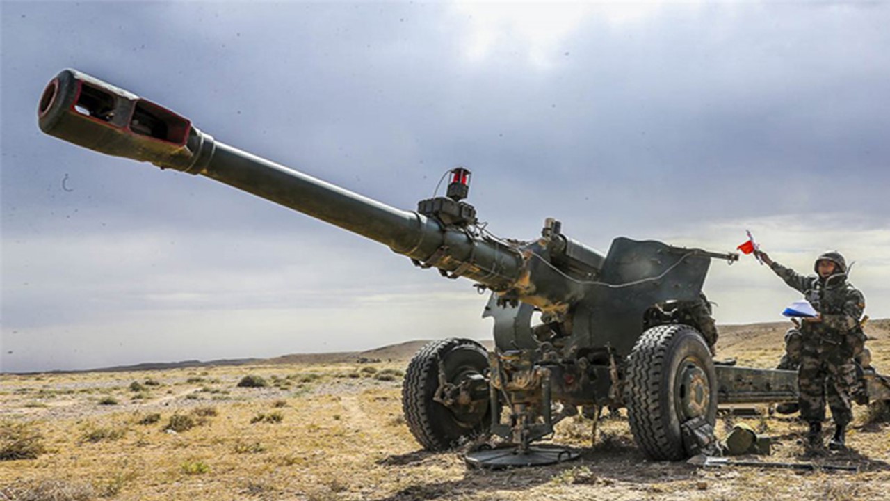 PL-66_152mm_Towed_Gun-Howitzer(a).jpg