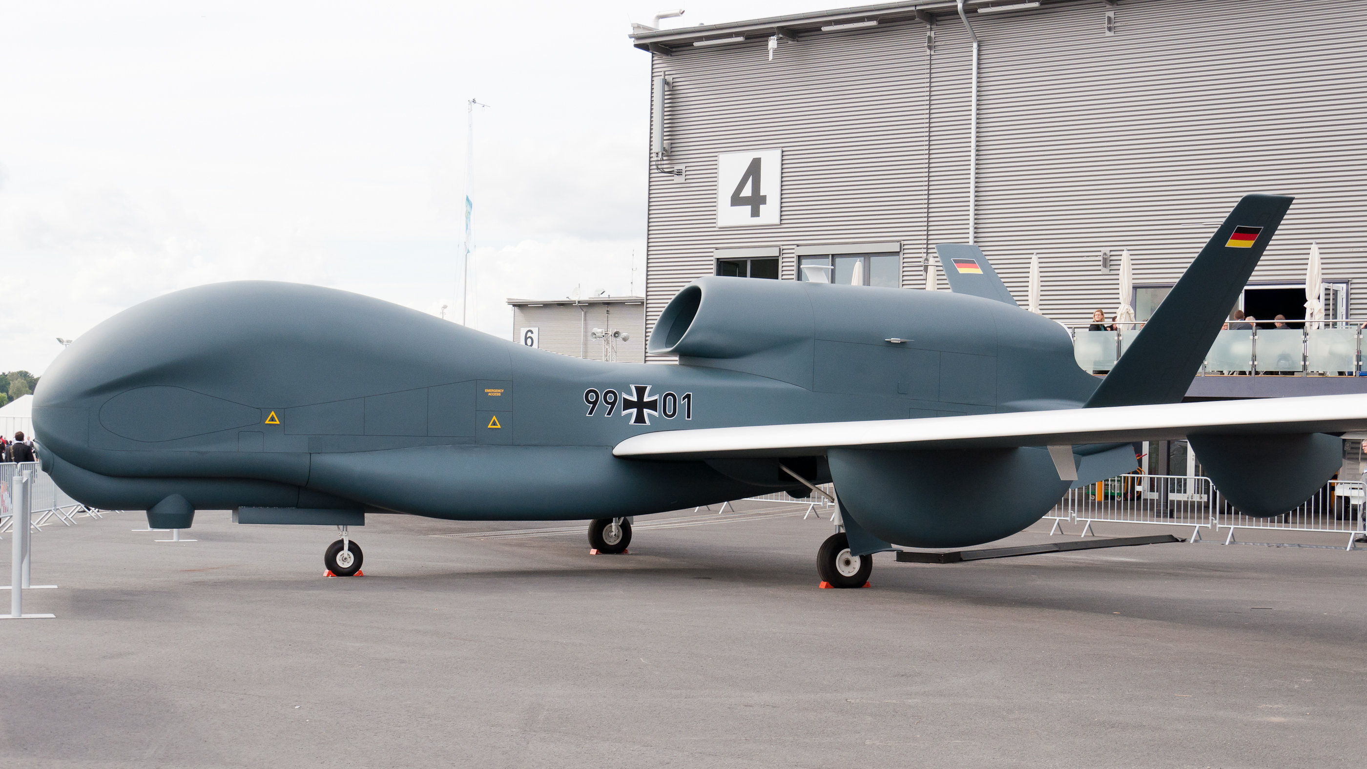RQ-4_(C).jpg