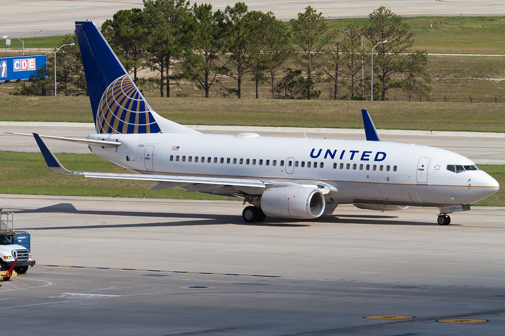 Boeing_737-700(C).jpg