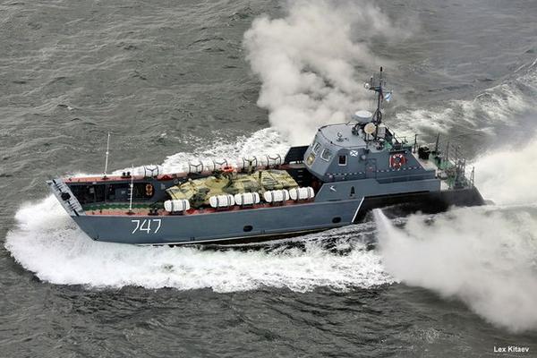 Serna-class_landing_craft_(C).jpg