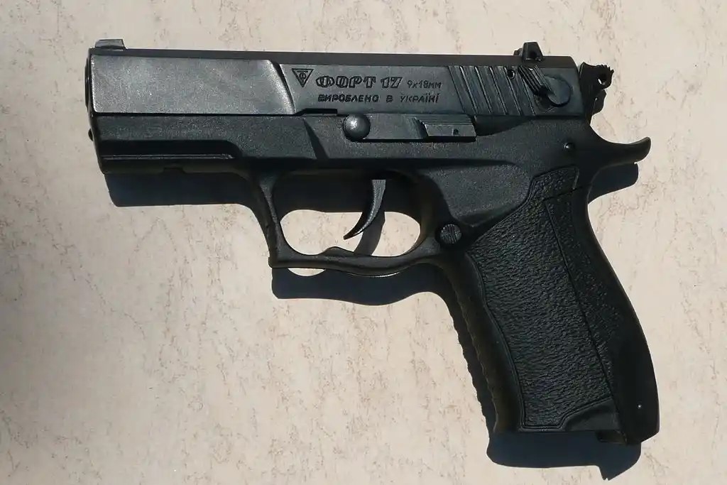 Fort-17_Ukrainian_9mm_Pistol_(A).jpg