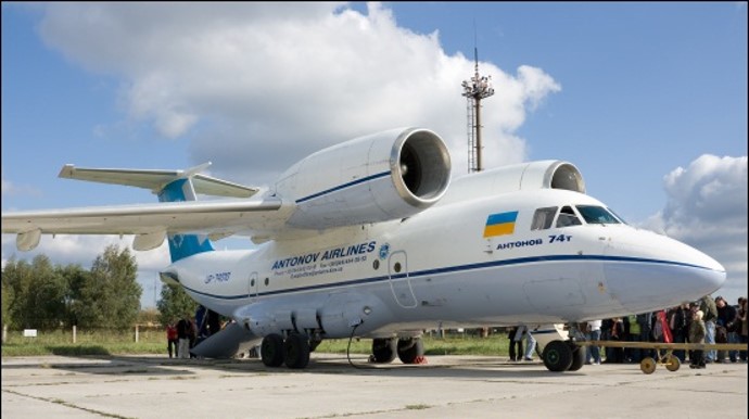Antonov_An-74_(CC).jpg