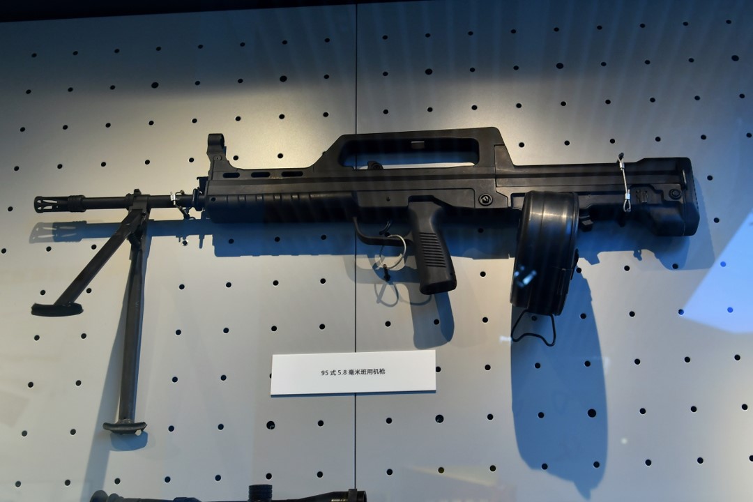 QBB95_LMG_(C).jpg