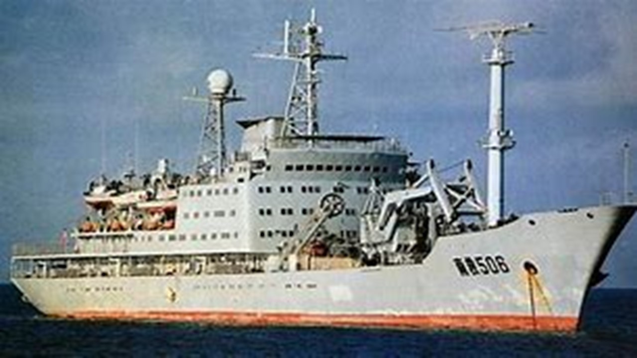 Dajiang-Class_(Type_925)_Submarine_Ship_(b).jpg