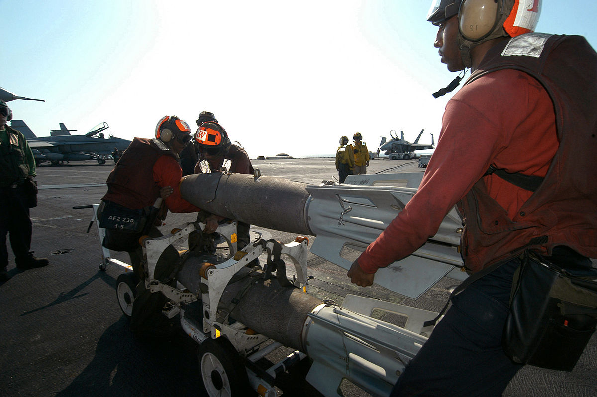 Mark_83_bomb(A).jpg