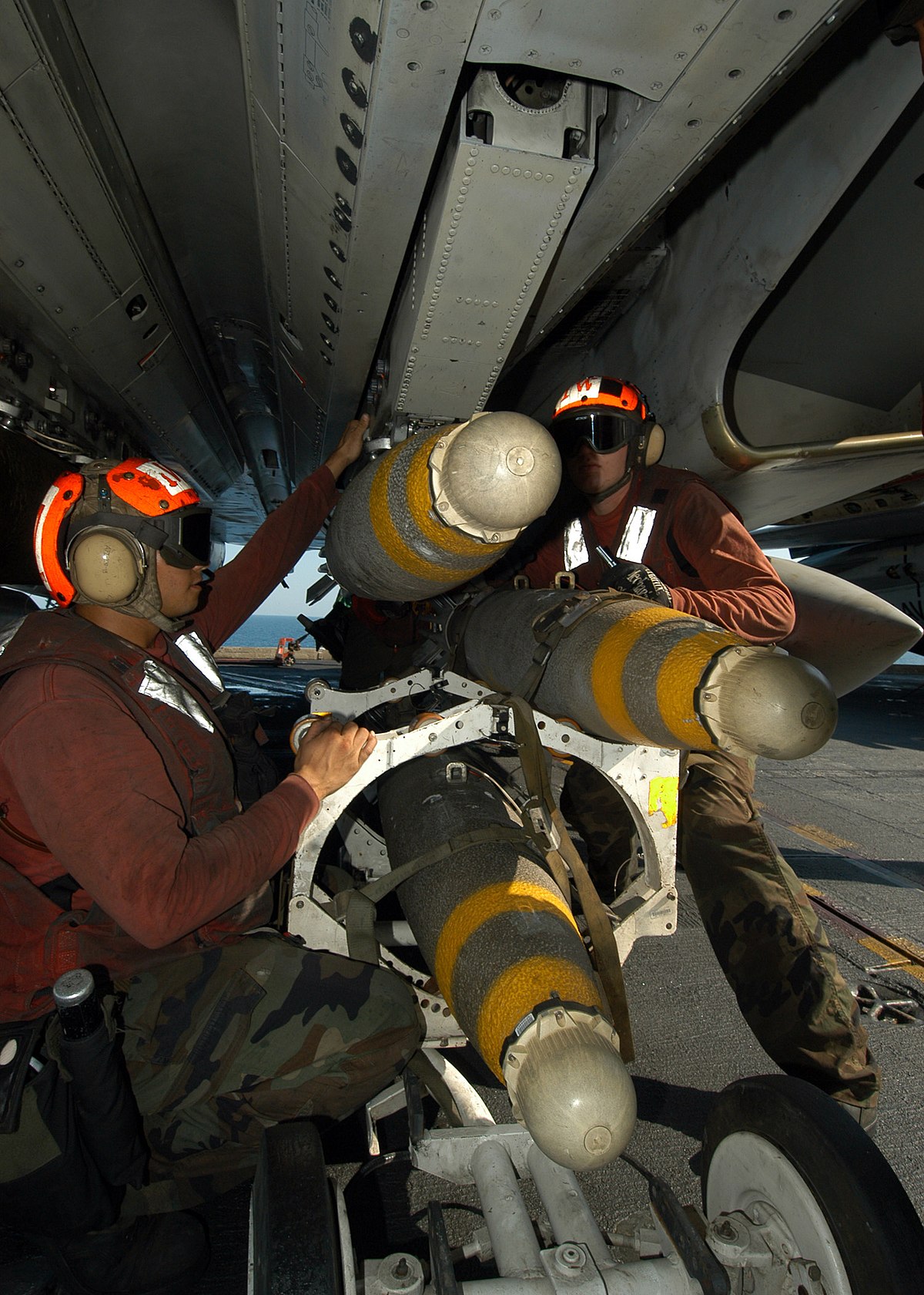 Mark_83_bomb(B).jpg