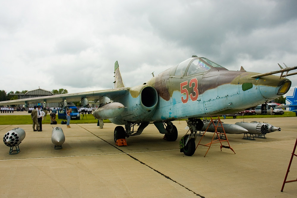 Su-25_Grach_(Frogfoot)_Russian_(B).jpg