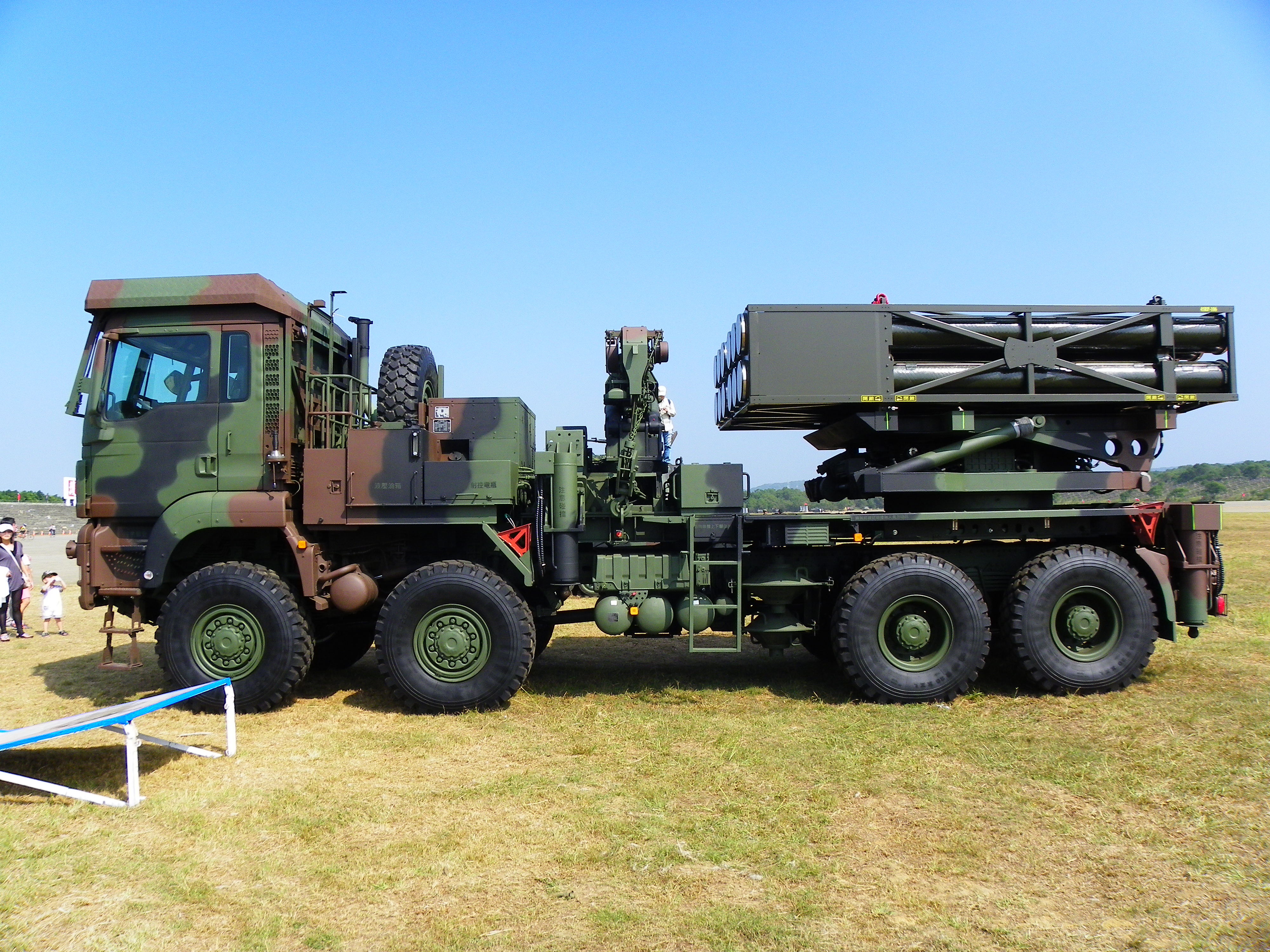 Taiwanese_RT-2000_Multiple_Rocket_Launcher(B).jpg