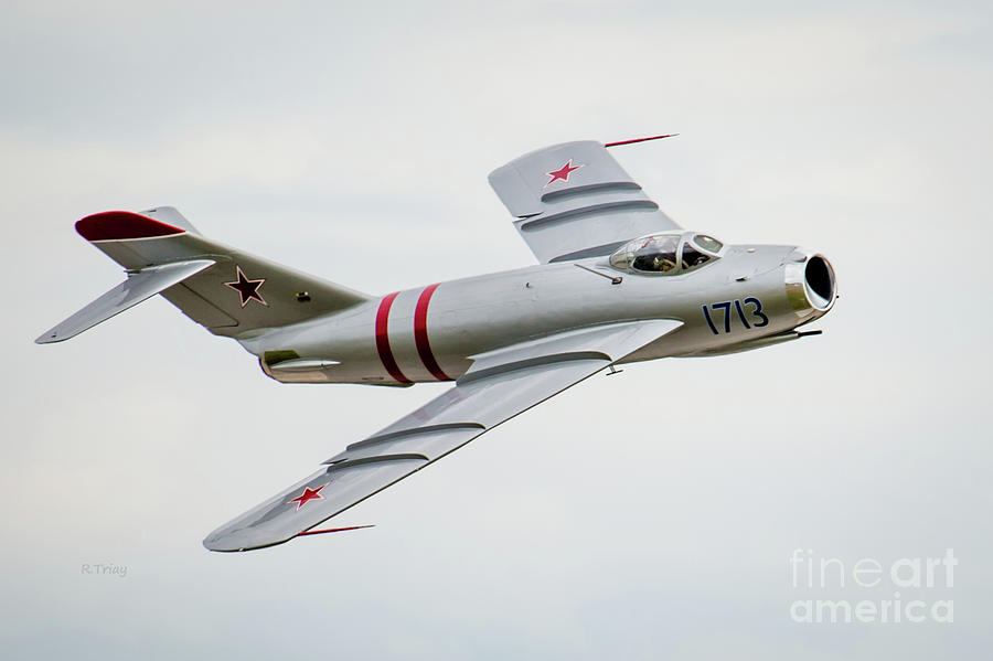 Mikoyan-Gurevich_MiG-17(C).jpg