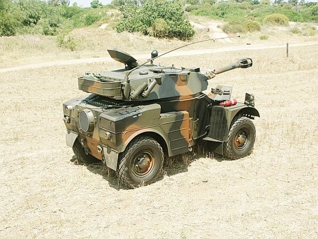 Panhard_AML90_SPG_(A).jpg