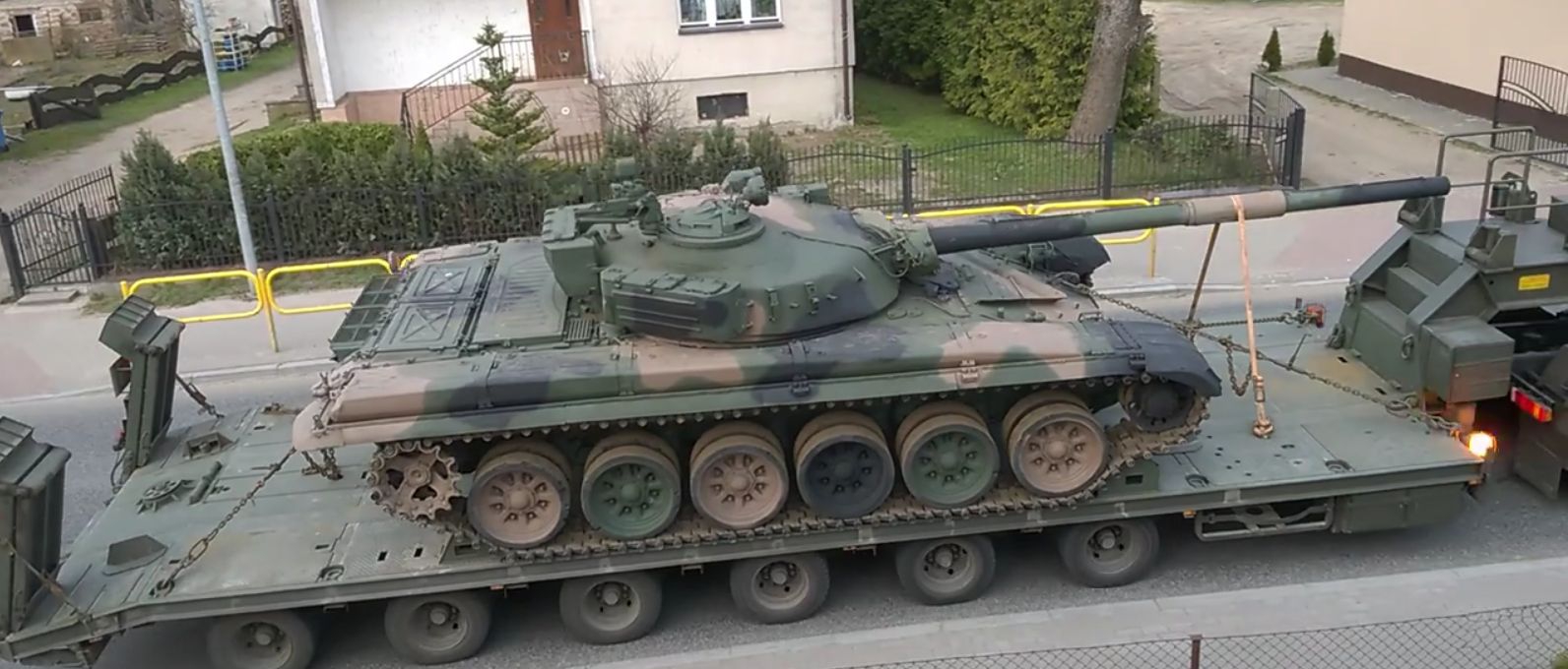 T-72M_(B).jpg