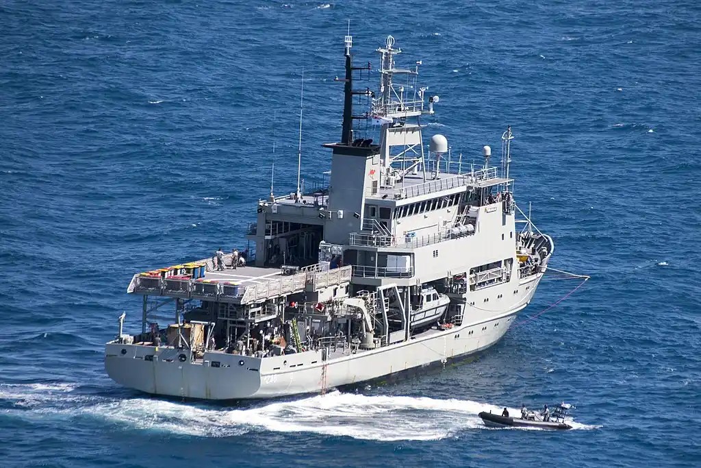 Leeuwin_Class_Australia_(C).jpg