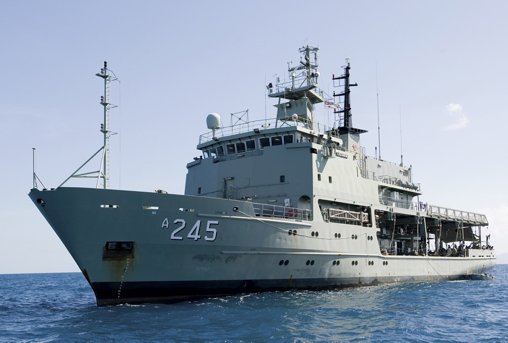 Leeuwin_Class_Australia_(B).jpg